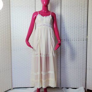 Sleeveless Lace Maxi Dress